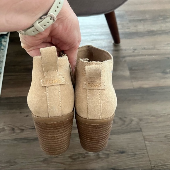 Toms Boots Women's 7.5 Lea Ankle Booties Beige Suede Zip Closure - Picture 4 of 6